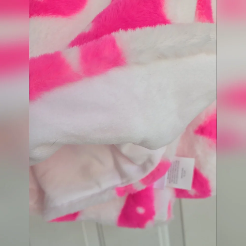 Storehouse Pink And White Ghost Faux Fur Halloween Throw Blanket Super Soft